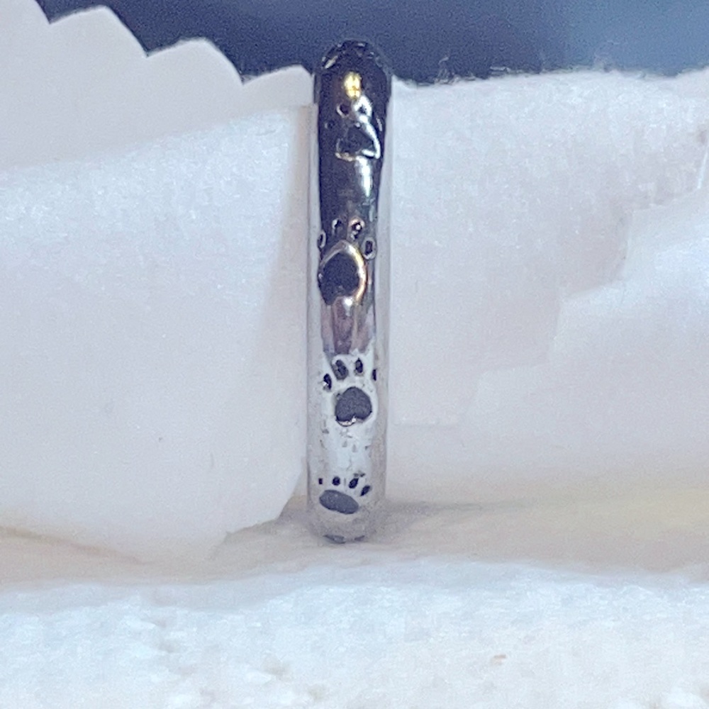SILVER & BLACK PAW PRINT ring size 6 NEW super cute